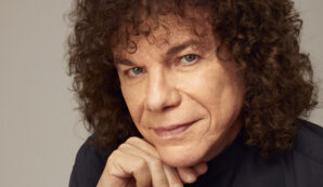 Copertina di Riccardo Cocciante, il gran finale in Piazza del Plebiscito a Napoli per festeggiare la carriera – VIDEO