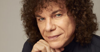 Riccardo Cocciante, il gran finale in Piazza del Plebiscito a Napoli per festeggiare la carriera – VIDEO