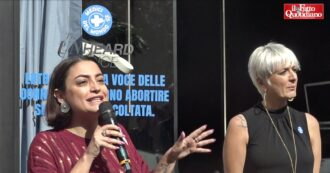 Copertina di Aborto, dai tempi allungati senza motivo all’ascolto del battito del feto: a Roma “la stanza” per sentire le storie di un diritto negato in Italia