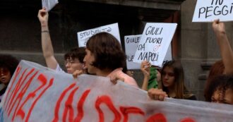 Copertina di “La cultura si sposa poco con la nostalgia del fascismo”: a Napoli la protesta contro il G7 e il neoministro Giuli – Video