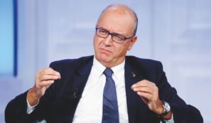 Copertina di Umberto Eco mi fece cambiare idea su chi studia a memoria: un plauso a Valditara