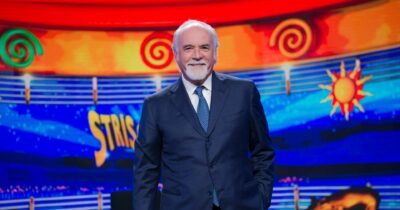 Copertina di “La Meloni è cattolica? Allora protesti contro le guerre. A Striscia vedrete Maria De Filippi mettere le cacche a chi parcheggia nei posti dei disabili senza permessi con Giovannino e Tina Cipollari”: così Antonio Ricci