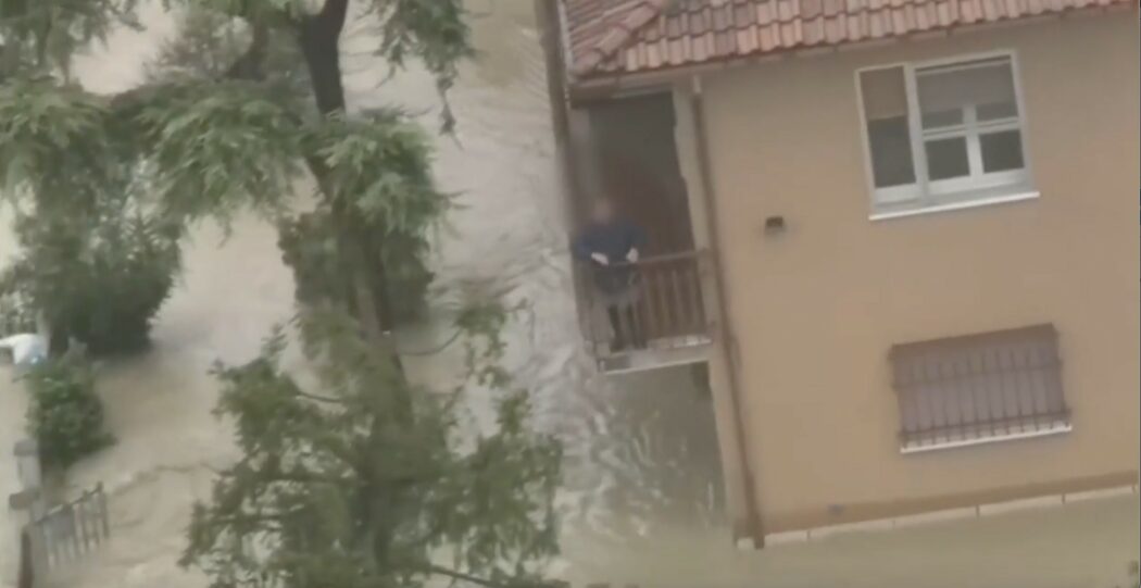 https://st.ilfattoquotidiano.it/wp-content/uploads/2024/09/19/alluvione-1-1050x541.jpg