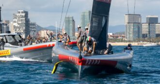 Copertina di Luna Rossa è in finale, domina la regata e batte 5-3 American Magic. Adesso ultimo atto della Louis Vuitton Cup con Ineos Britannia