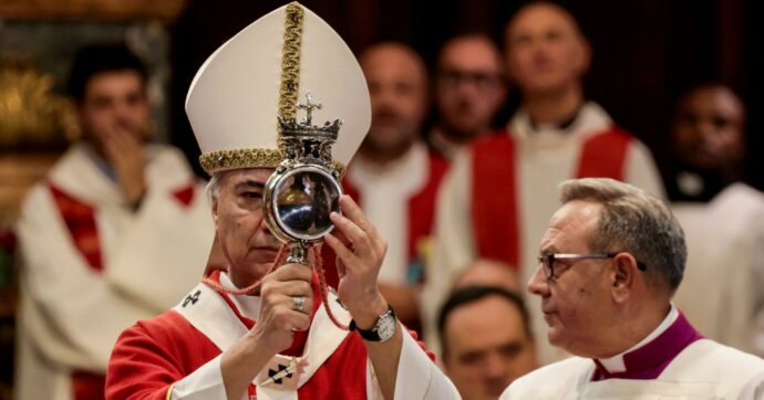 Copertina di Napoli, si ripete il miracolo di San Gennaro: sangue sciolto