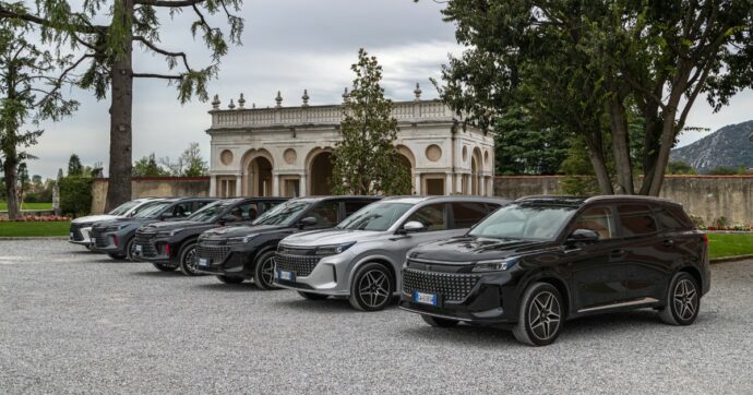 DFSK, le auto cinesi che non ti aspetti. Presentati i modelli E5 PHEV e Glory 600