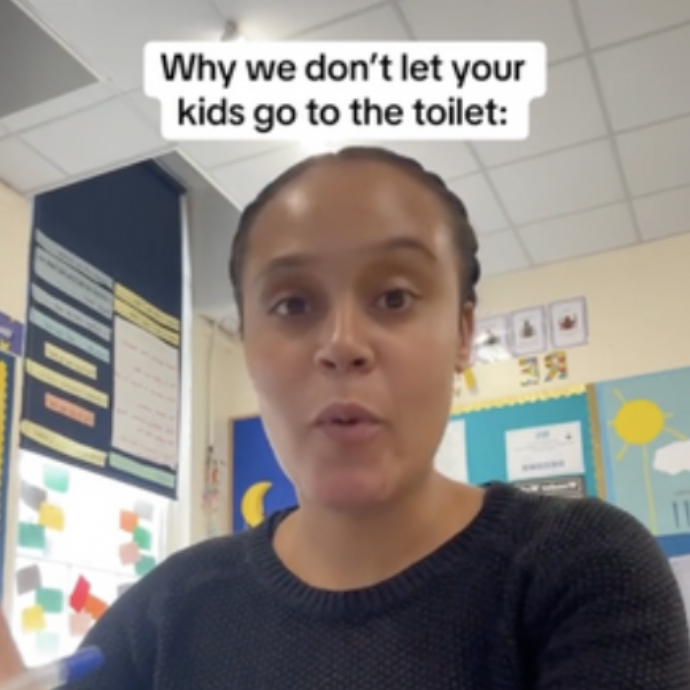 “Non do il permesso di andare in bagno ai vostri figli per motivi ben precisi”: la maestra si sfoga su TikTok ma i genitori si infuriano