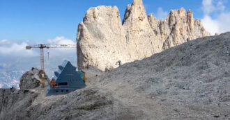 Copertina di Dolomiti, il rifugio del politico altoatesino costruito su un “terreno improduttivo”. Accuse di danno erariale alla Provincia di Bolzano