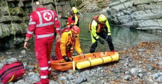 Copertina di Operaio edile precipita per 10 metri in un burrone sotto il cantiere in cui stava lavorando: morto