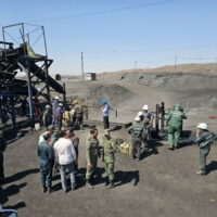 epa11618514 A handout photo made available by the Iranian Red Crescent Society (IRCS) shows Iranian rescue and security forces gathered around a coal mine in Tabas, Khorasan province in southeastern Iran, 22 September 2024. Iranian state media, citing the governor of South Khorasan province, reported that a methane leak at a coal mine in Tabas, eastern Iran, caused an explosion that resulted in at least 30 workers dying, 17 injured, and others missing.  EPA/IRANIAN RED CRESCENT SOCIETY / HANDOUT HANDOUT EDITORIAL USE ONLY/NO SALES