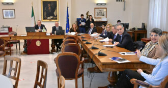 Copertina di Costa e la Giunta per le autorizzazioni, opposizioni all’attacco: “Scandalo, ora dia le dimissioni”