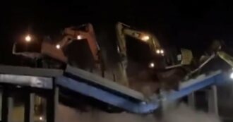 Copertina di Crolla un cavalcavia in fase di demolizione sull’A1: chiuso in entrambe le direzioni il tratto fra Torrenova e l’allacciamento con il Gra