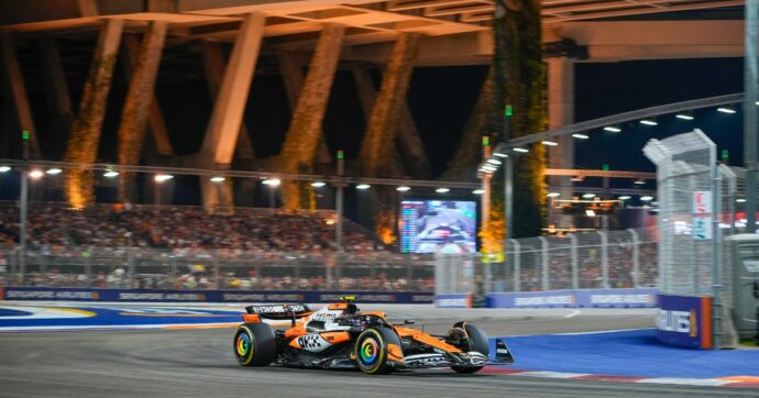 Gp Singapore, Lando Norris domina e vince davanti a Verstappen. Terza l’altra McLaren di Piastri. Le Ferrari quinta e settima