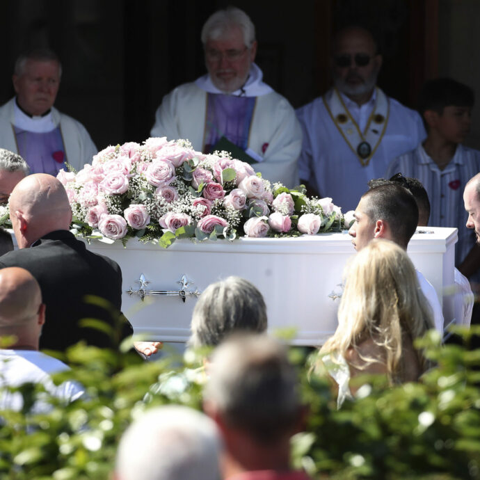 “Parenti e vicini di casa non vengano al mio funerale”: le volontà della donna morta lasciano di stucco il paese