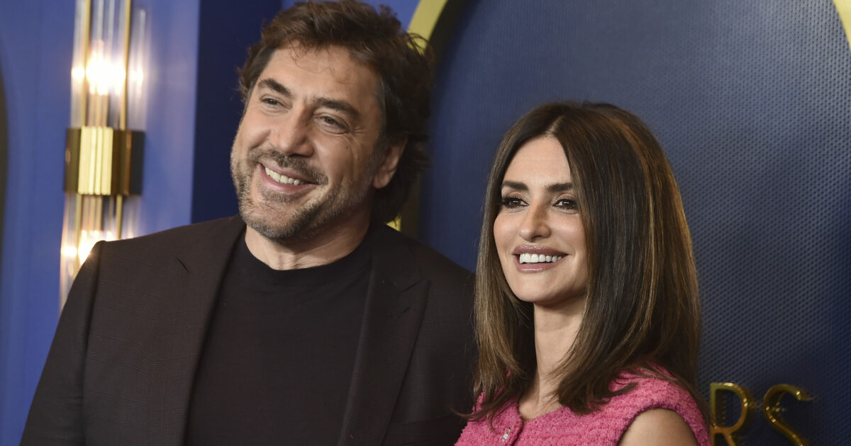 “Penelope Cruz ti amo perché ti prendi cura di te, dei nostri figli, di tua mamma e di me”: Javier Bardem si commuove alle lacrime durante una premiazione