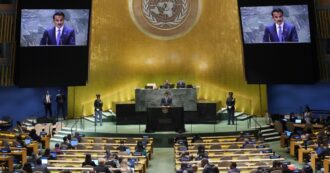 Copertina di Assemblea Onu, l’emiro del Qatar: “A Gaza in corso un genocidio”. Israele contro Guterres: “Questo dibattito è una farsa”