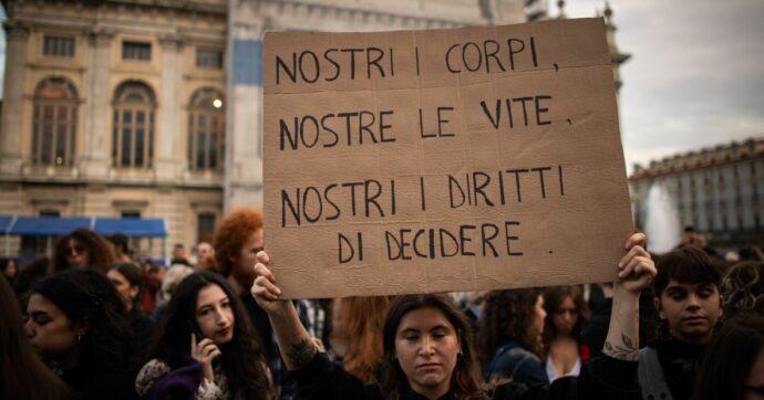 Aborto a ostacoli nelle Marche: la denuncia di una coppia rimbalzata dalle strutture per 20 giorni e costretta a cambiare Regione