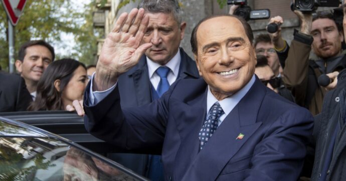 Milano contro l’intitolazione dell’aeroporto di Malpensa a Silvio Berlusconi. Sala: “Ci associamo al ricorso al Tar degli altri Comuni”