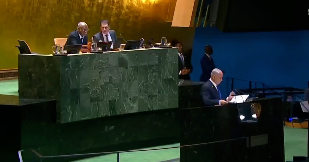 Netanyahu parla all’Onu, alcune delegazioni abbandonano la sala per protesta: le immagini