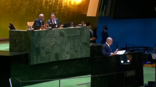 Copertina di Netanyahu parla all’Onu, alcune delegazioni abbandonano la sala per protesta: le immagini