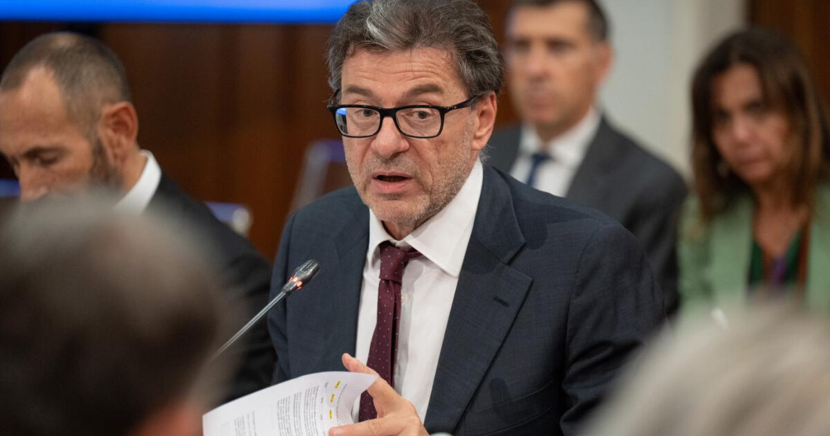 Giorgetti presenta 