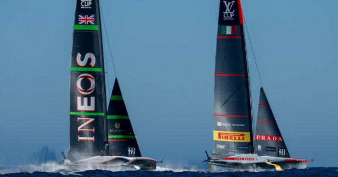 Luna Rossa e Ineos non chiudono la terza regata nel tempo limite: vento inesistente e finale di Louis Vuitton Cup rinviata