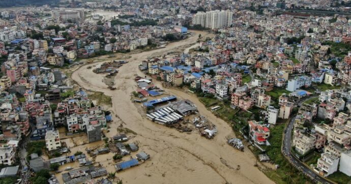 Nepal, “lo scioglimento del ghiacciaio è stato causato dal riscaldamento globale”: parla la meteorologa del Cnr