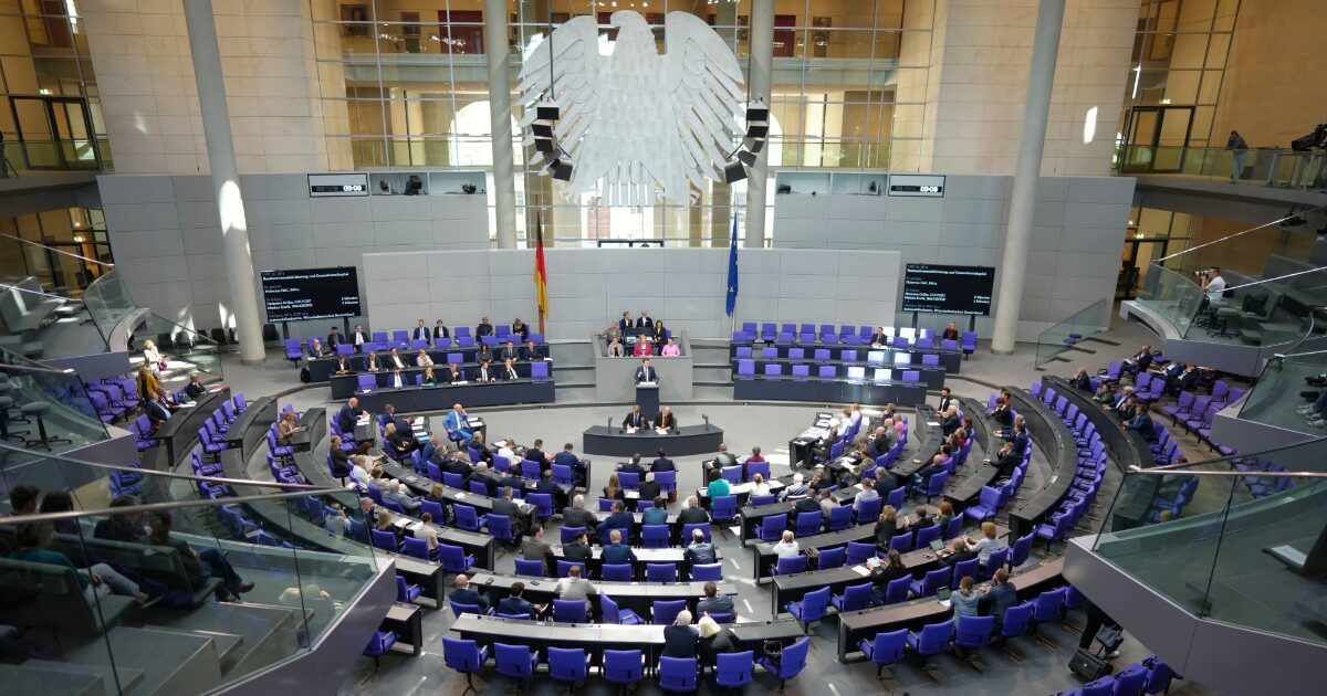 “Afd è contro l’ordine democratico, è anticostituzionale e va bandito”: la mozione contro l’ultradestra arriva al Bundestag