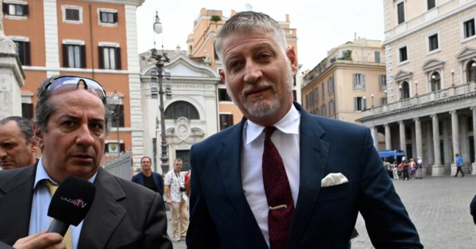 Il laureando Giuli arriva in anticipo, fa l’esame da solo e prende pure 30