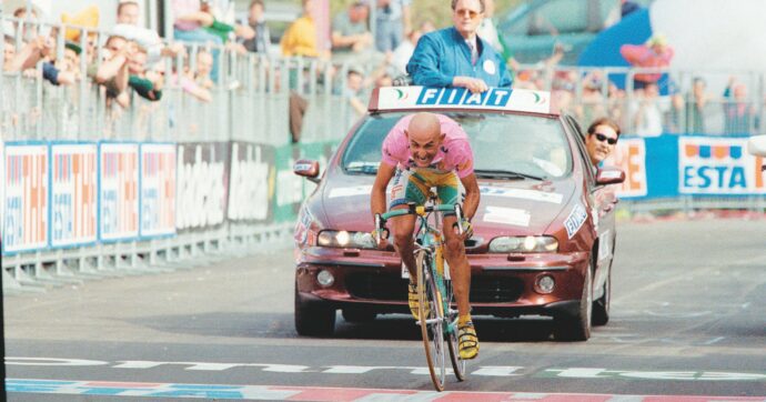 Copertina di “Qualcuno entrò in camera di Pantani”