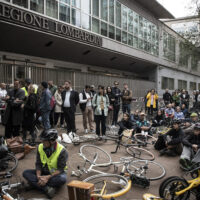 Presidio ciclisti per dimissione del consigliere Feltri da Regione Lombardia
Milano – Italia – Cronaca
Martedì, 1 Ottobre, 2024 (Foto di Marco Ottico/Lapresse)

Cyclists’ picket for resignation of Councilor Feltri from Lombardy Regionmanagement of water in Lombardy
Milan, Italy – News
Tuesday, 01 October, 2024 (Photo by Marco Ottico/Lapresse)