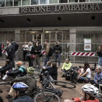 Presidio ciclisti per dimissione del consigliere Feltri da Regione Lombardia
Milano – Italia – Cronaca
Martedì, 1 Ottobre, 2024 (Foto di Marco Ottico/Lapresse)

Cyclists’ picket for resignation of Councilor Feltri from Lombardy Regionmanagement of water in Lombardy
Milan, Italy – News
Tuesday, 01 October, 2024 (Photo by Marco Ottico/Lapresse)