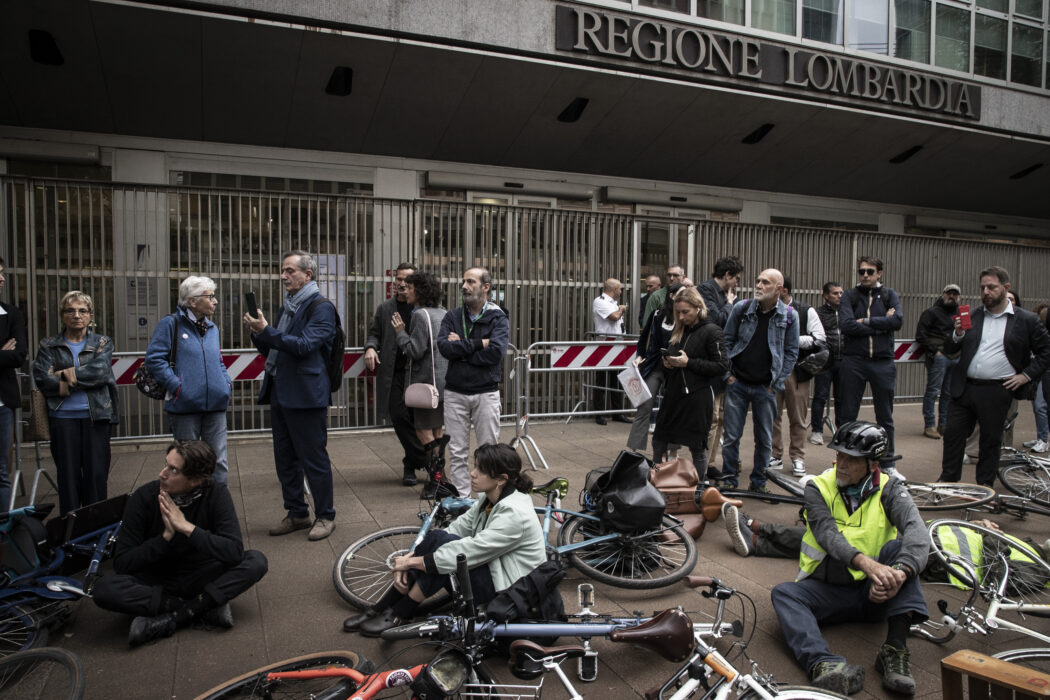 Presidio ciclisti per dimissione del consigliere Feltri da Regione Lombardia
Milano – Italia – Cronaca
Martedì, 1 Ottobre, 2024 (Foto di Marco Ottico/Lapresse)

Cyclists’ picket for resignation of Councilor Feltri from Lombardy Regionmanagement of water in Lombardy
Milan, Italy – News
Tuesday, 01 October, 2024 (Photo by Marco Ottico/Lapresse)