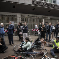 Presidio ciclisti per dimissione del consigliere Feltri da Regione Lombardia
Milano – Italia – Cronaca
Martedì, 1 Ottobre, 2024 (Foto di Marco Ottico/Lapresse)

Cyclists’ picket for resignation of Councilor Feltri from Lombardy Regionmanagement of water in Lombardy
Milan, Italy – News
Tuesday, 01 October, 2024 (Photo by Marco Ottico/Lapresse)