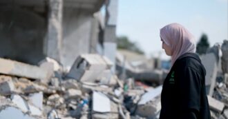 Copertina di Gaza, la denuncia di Oxfam: “In un anno uccise 6mila donne e 11mila bambini. Più di qualsiasi conflitto degli ultimi 20 anni”