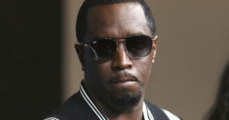 Copertina di “Mi ha ordinato di fare ses*o orale con una celebrità e passava il mio corpo drogato in giro come se fosse un regalo”: nuove accuse contro Sean “Diddy” Combs