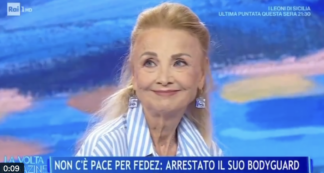 Copertina di “Che cosa ne pensi di Fedez?”. Dopo un silenzio che in tv sembra interminabile, Barbara Bouchet ribatte: “Non mi va”. Cosa è accaduto a La Volta Buona