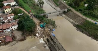 Copertina di Allluvioni, a Traversara nel Ravennate si lavora per ripristinare l’argine del Lamone: nuova falla aperta nella notte – Video