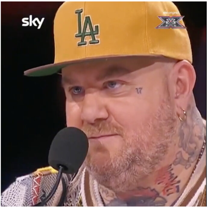 Jake La Furia: “Ti devo fare un grande favore. Sei bravissimo non ti devo far entrare a X Factor 2024. Mi assumo la responsabilità che mi mandi affa**ulo”