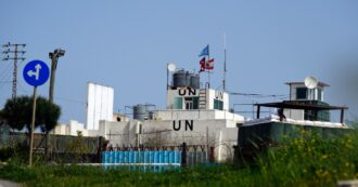 Copertina di Il racconto dei Caschi Blu Unifil attaccati da Israele: “Hanno sparato deliberatamente su di noi. Non vogliono testimoni scomodi”