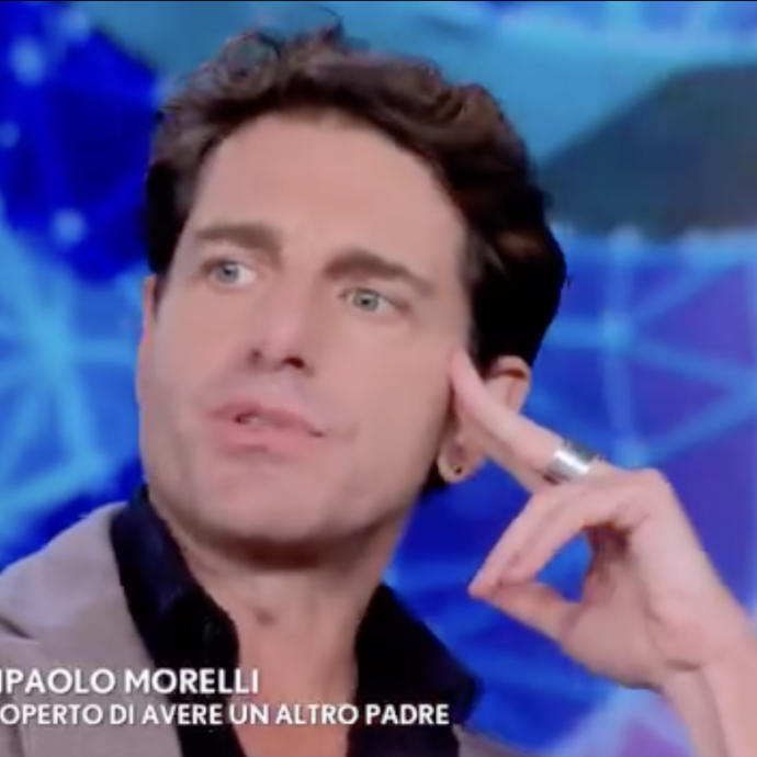 “Mia madre era malata, stava per morire e con una lettera mi ha detto che il mio vero padre era un altro”: Giampaolo Morelli scioccato a Verissimo