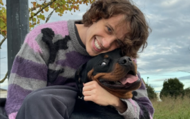 Copertina di Sangiovanni riappare sorridente: “Ho risolto tante cose tante altre le devo ancora comprendere, ma sapere che ho qualcuno vicino mi conforta”