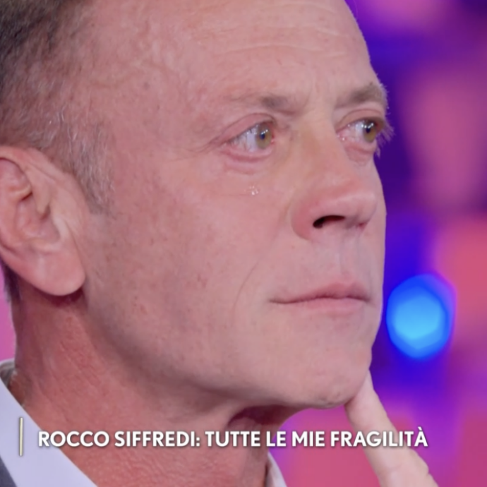 “Ho trascinato mia moglie e i figli a portare una croce che non hanno scelto”: Rocco Siffredi scoppia in lacrime a Verissimo