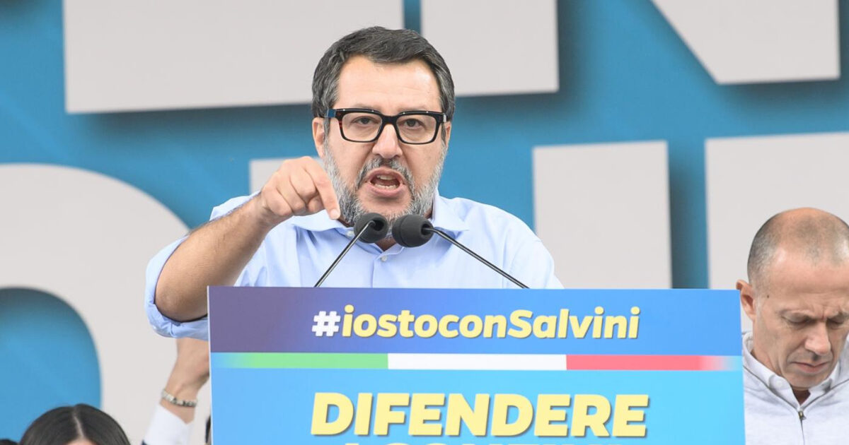 Caos tasse, Salvini: “I banchieri paghino di più”. Forza Italia: “Tassare i colossi del web”