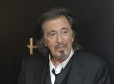 Copertina di “Mi si è fermato il cuore, sono letteralmente morto. Però non ho visto la luce bianca. Non c’era nulla dall’altra parte”: il racconto di Al Pacino