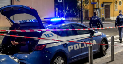 Copertina di Rissa a colpi di coltello e bottiglie rotte a Rovigo: ucciso 23enne