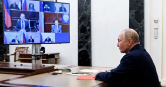 Copertina di Gli hacker ucraini fanno la “festa” a Putin: un cyberattacco spegne le tv di Stato russe