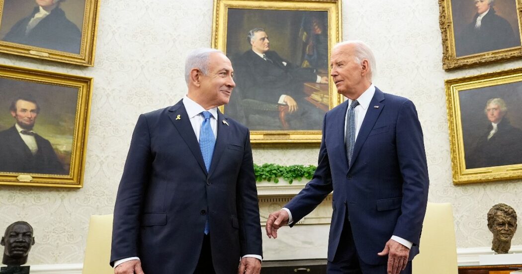 https://st.ilfattoquotidiano.it/wp-content/uploads/2024/10/07/netanyahu-biden-1050x551.jpg