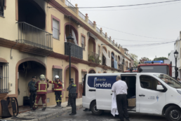 Copertina di Famiglia uccisa dall’esplosione della batteria di un telefonino: il rogo è divampato nella casa a due piani