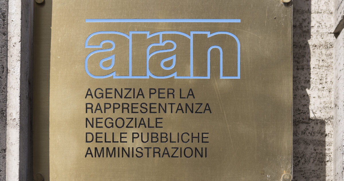 Rinnovo contratto statali, distanze tra sindacati e Aran sugli aumenti salariali. Cgil: “Così non è un contratto dignitoso”